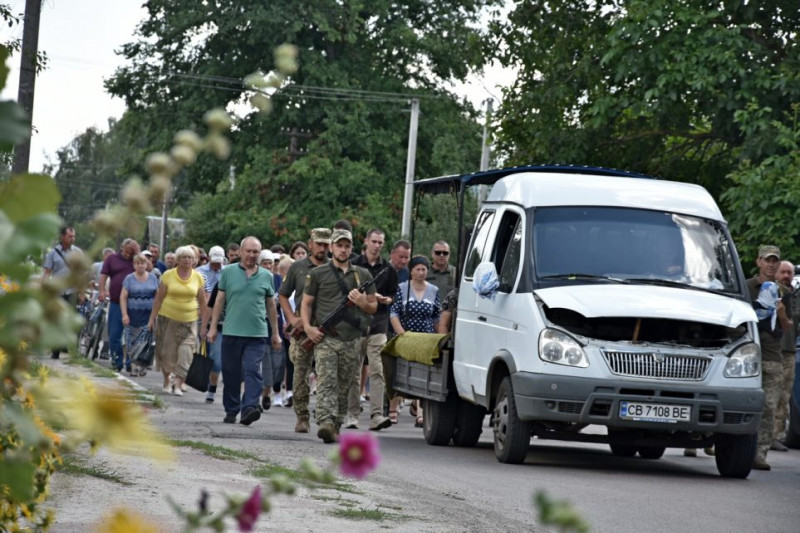 На Чернігівщині попрощалися з 50-річним командиром, що загинув на Сході