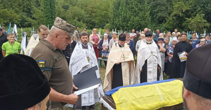На Чернігівщині попрощалися з двома захисниками, стрільцями з однієї роти, що загинули на Сході