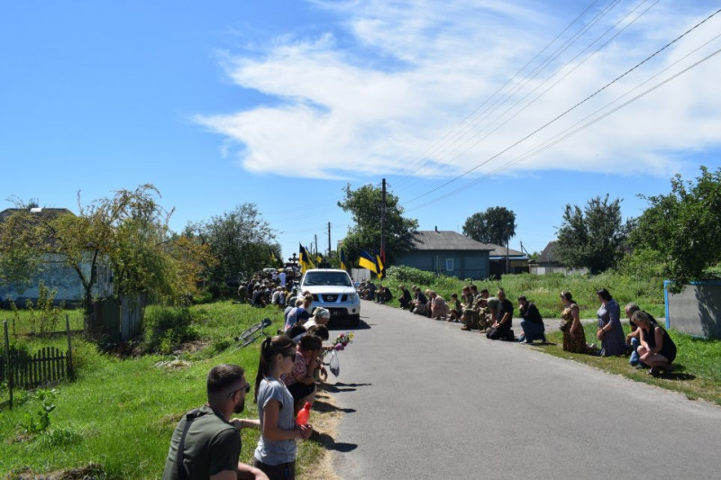 На Чернігівщині попрощалися з загиблим воїном Сил спеціальних операцій ЗСУ, що трагічно поліг на Сумщині