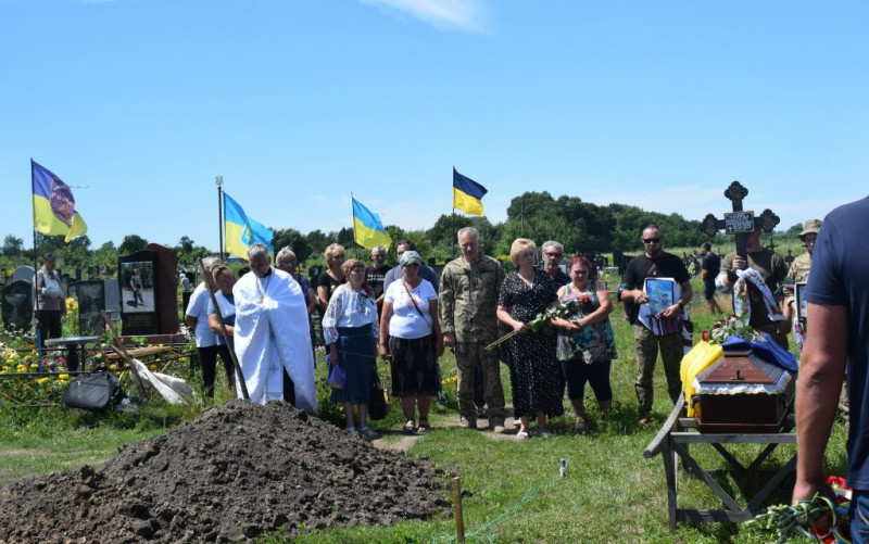 На Чернігівщині попрощалися з загиблим воїном Сил спеціальних операцій ЗСУ, що трагічно поліг на Сумщині