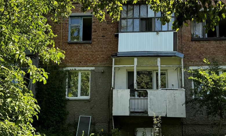 Пошкоджено 18 квартир, дві людини отримали допомогу лікарів: наслідки нічної атаки ворога на Ніжин (Фото)