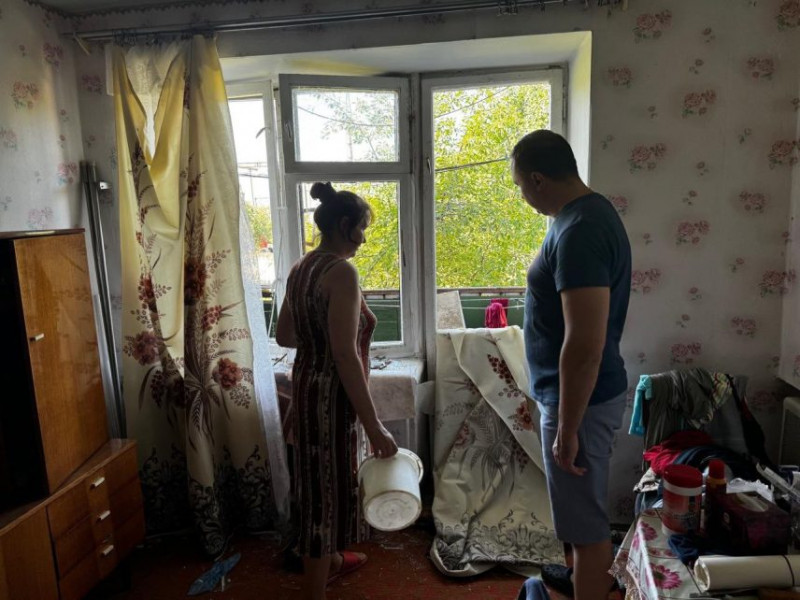 Пошкоджено 18 квартир, дві людини отримали допомогу лікарів: наслідки нічної атаки ворога на Ніжин (Фото)