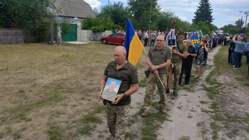 У Прилуках попрощалися зі старшим сержантом Володимиром Осадчим, який загинув на Донеччині