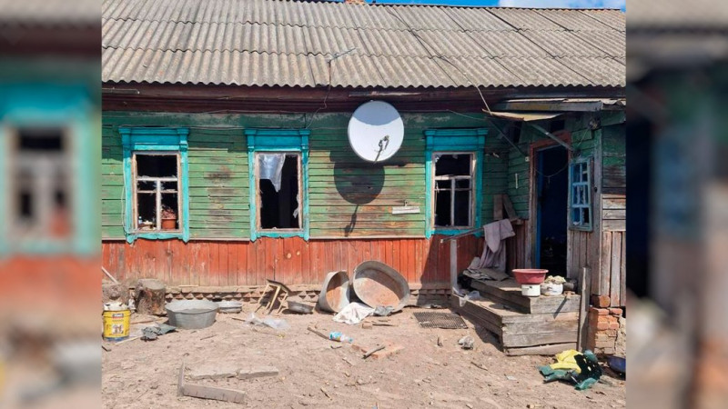 Пошкоджені житлові будинки та вбиті собаки: росіяни атакували Семенівку на прикордонні Чернігівщини