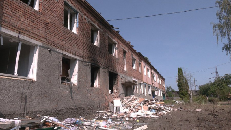 Відновлювати чи встановити модульне містечко: у Ніжині вирішують питання будинку, в який влучив "Шахед"