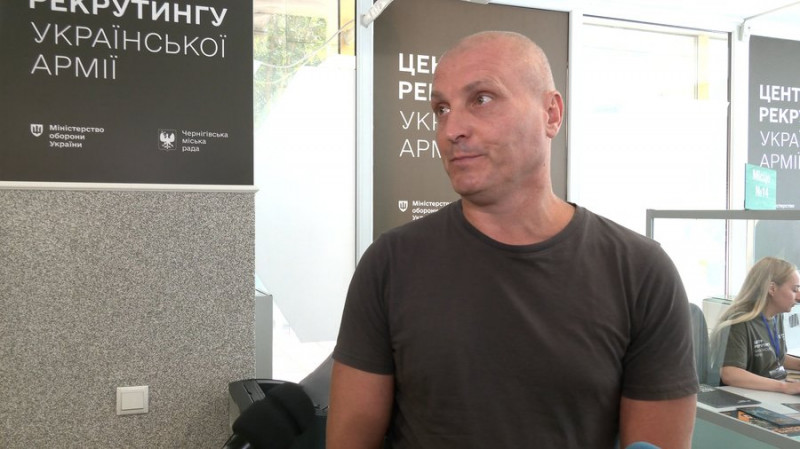Перший Центр рекрутингу української армії відкрили у Чернігові