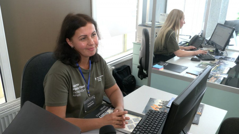 Перший Центр рекрутингу української армії відкрили у Чернігові