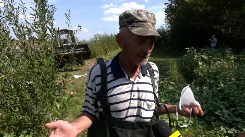 "Це екологічна катастрофа": півтори тонни мертвої риби за день зібрали із Сейму жителі села Нові Млини на Чернігівщині