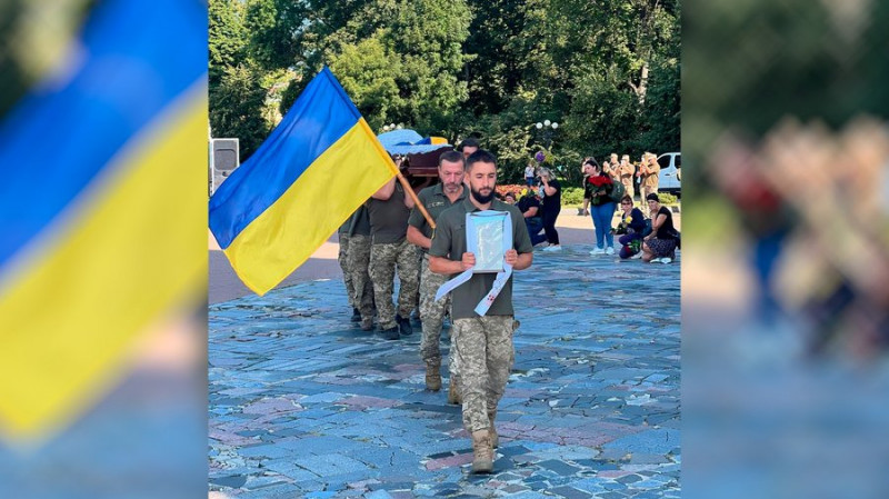 На Чернігівщині поховали військового ЗСУ Ігоря Штиха