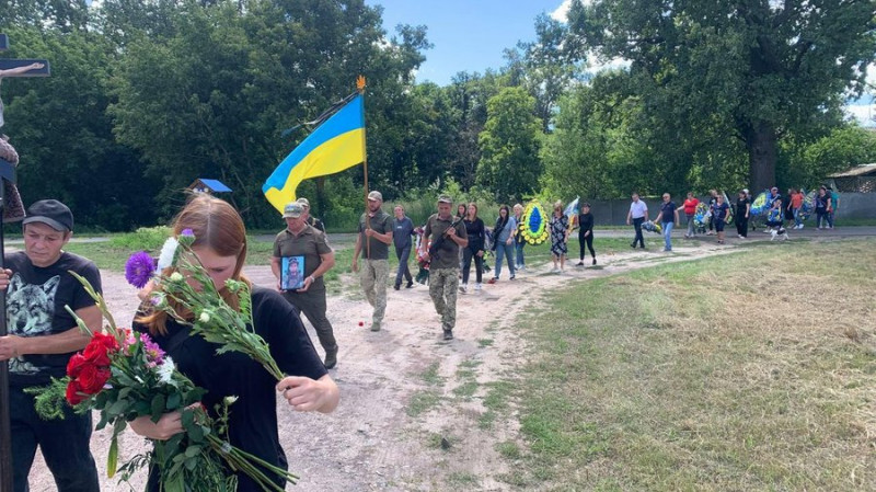 На Чернігівщині попрощалися з чотирма солдатами, які загинули на північно-східному напрямку