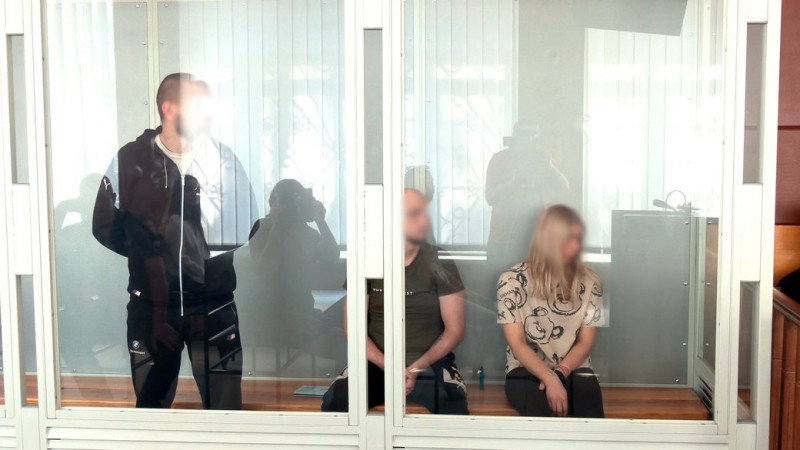 Деснянський райсуд Чернігова продовжив тримання під вартою трьом обвинуваченим у вбивстві родини Череванів із Києва