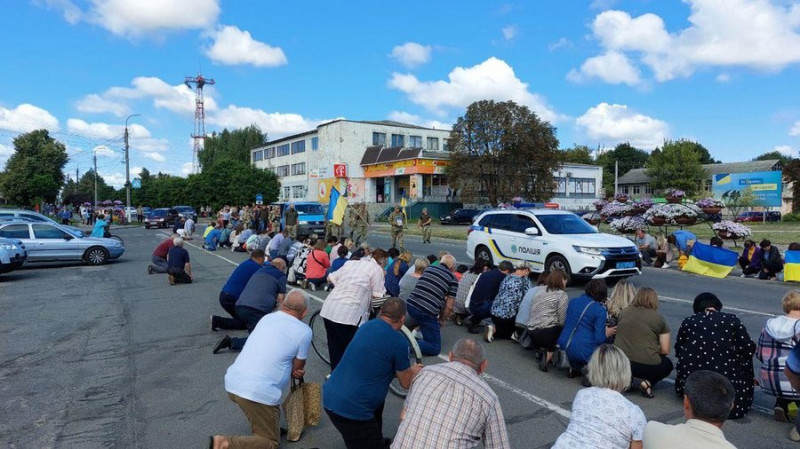 На Чернігівщині попрощалися з чотирма солдатами, які загинули на північно-східному напрямку