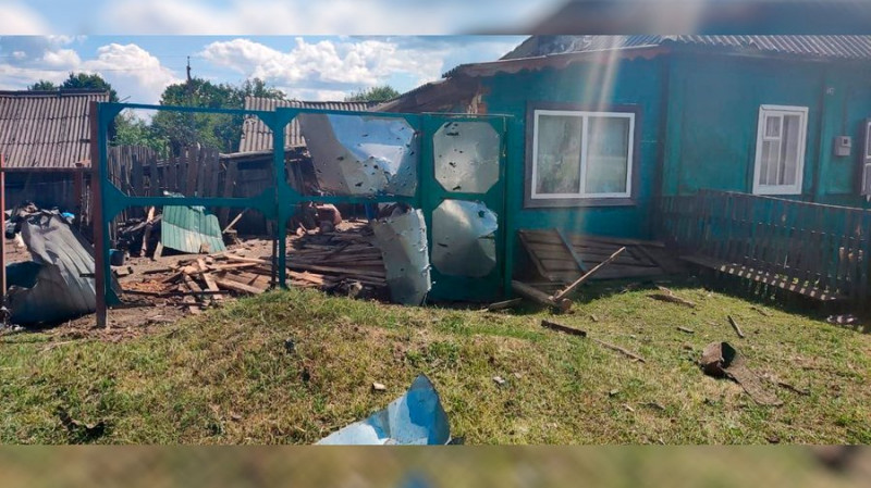 Пошкоджені житлові будинки та вбиті собаки: росіяни атакували Семенівку на прикордонні Чернігівщини