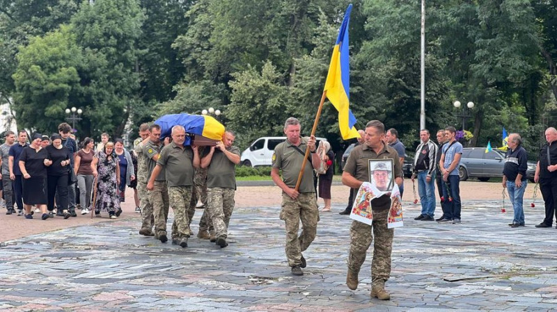 Двох бійців опізнали за ДНК-експертизою: на Чернігівщині поховали Михайла Мазая, Олександра Гладченка та Дмитра Сердюка