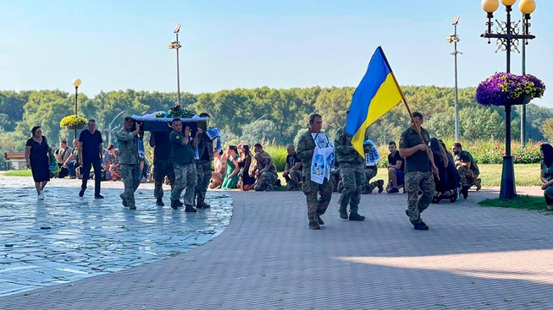 На Чернігівщині попрощалися з солдатом Антоном Удруговим, який загинув під час виконання бойового завдання на Сумщині