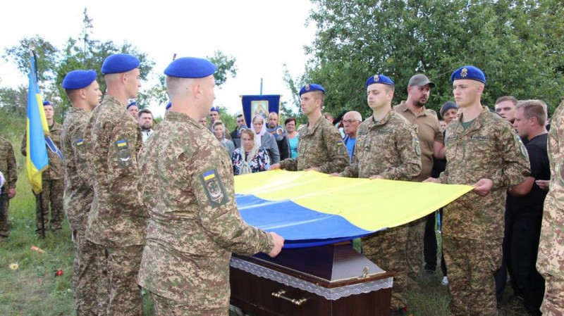 Двох бійців опізнали за ДНК-експертизою: на Чернігівщині поховали Михайла Мазая, Олександра Гладченка та Дмитра Сердюка