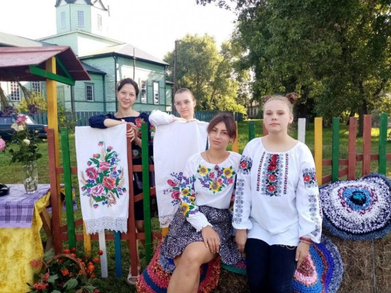 Благодійний захід за українськими традиціями: на Чернігівщині збирали на допомогу військовим (Фото)