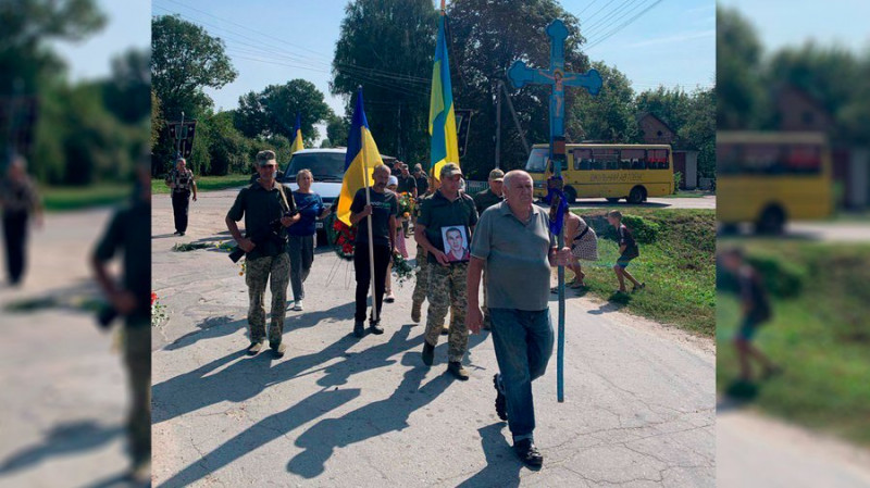 На Чернігівщині поховали старшого сержанта Миколу Полегенька, який на фронті отримав контузії, а згодом помер у лікарні