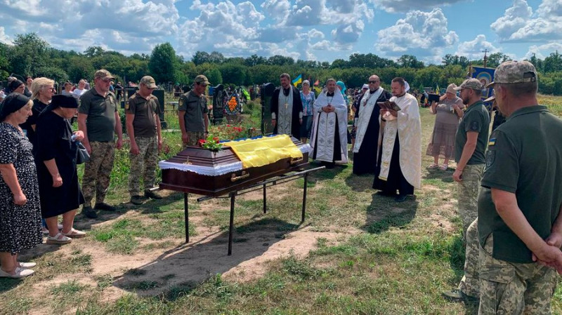 Загинули на Донеччині, одного вважали зниклим безвісти: на Чернігівщині попрощалися з Сергієм Яреськом та Ігорем Сорокою