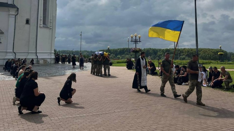 Двох бійців опізнали за ДНК-експертизою: на Чернігівщині поховали Михайла Мазая, Олександра Гладченка та Дмитра Сердюка