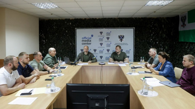 Денис Шмигаль під час поїздки до Чернігова дав доручення виділити гроші на відбудову Ягідного