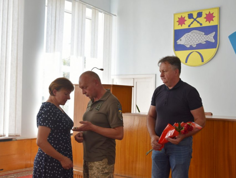 Державна нагорода посмертно: на Чернігівщині батькам загиблого захисника вручили «Комбатантський хрест»