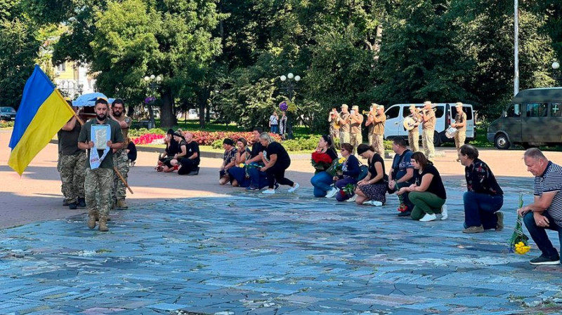 На Чернігівщині поховали військового ЗСУ Ігоря Штиха