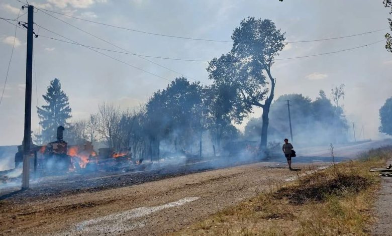 Із села евакуюють людей: як оговтується після обстрілу та пожежі село на прикордонні Чернігівщини