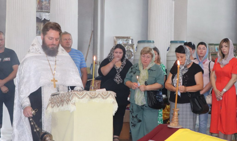 На Чернігівщині попрощались із воїном, який помер у лікарні в Німеччині від наслідків тяжких поранень 