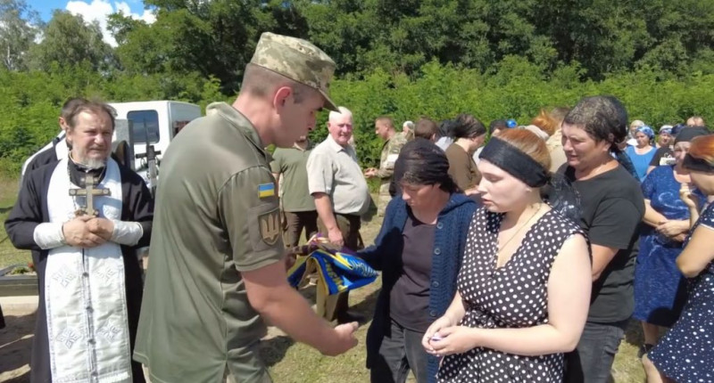 На Чернігівщині попрощалися із воїном, що помер у лікарні Дніпра