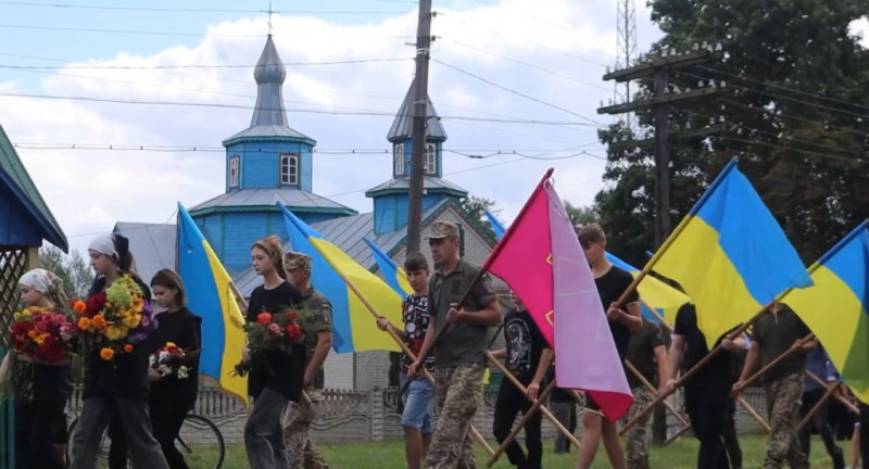 На Чернігівщині попрощалися із воїном, що помер у лікарні Дніпра