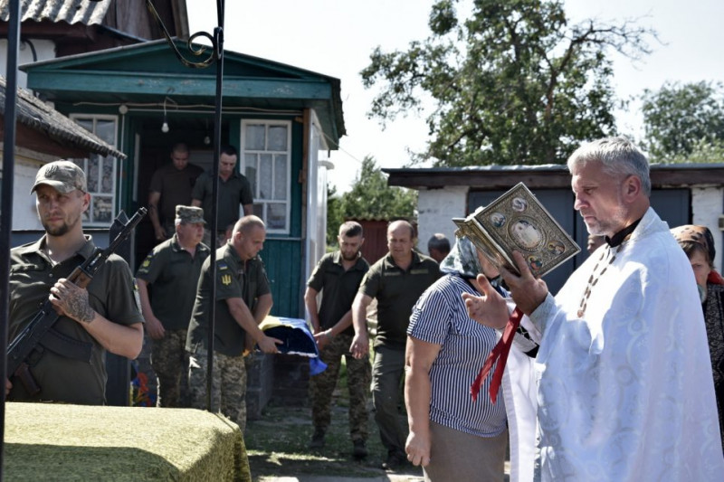 На Чернігівщині попрощалися із загиблим воїном у день, коли йому мало б виповнитися 35