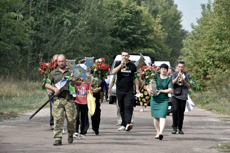 На Чернігівщині попрощалися з воїном, учасником АТО, що загинув у бою