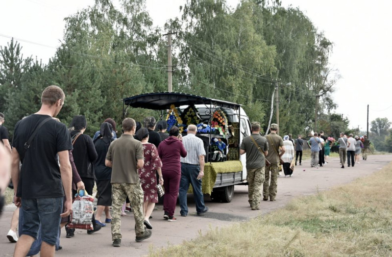 На Чернігівщині попрощалися з воїном, учасником АТО, що загинув у бою