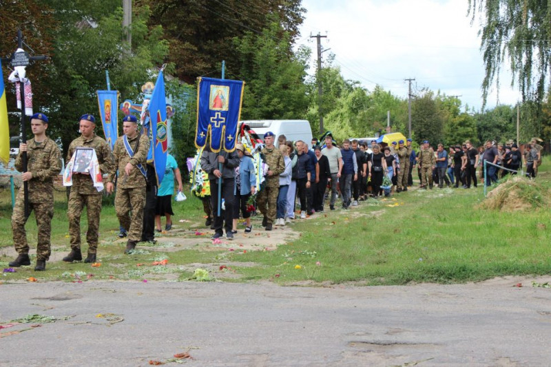 На Чернігівщині попрощалися з захисником, що загинув на Луганщині