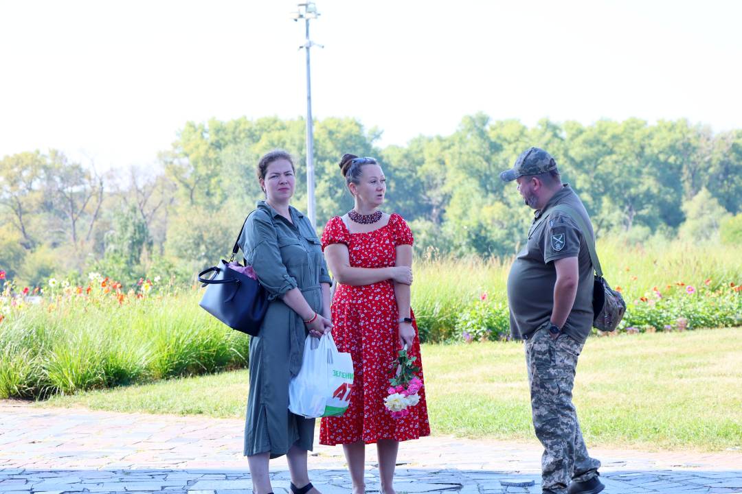 Перша річниця трагедії: в Чернігові вшанували пам'ять загиблих внаслідок ракетного удару рф 19 серпня