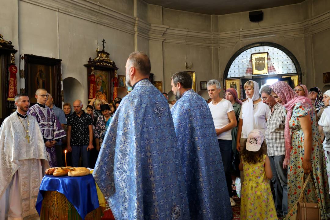 Перша річниця трагедії: в Чернігові вшанували пам'ять загиблих внаслідок ракетного удару рф 19 серпня