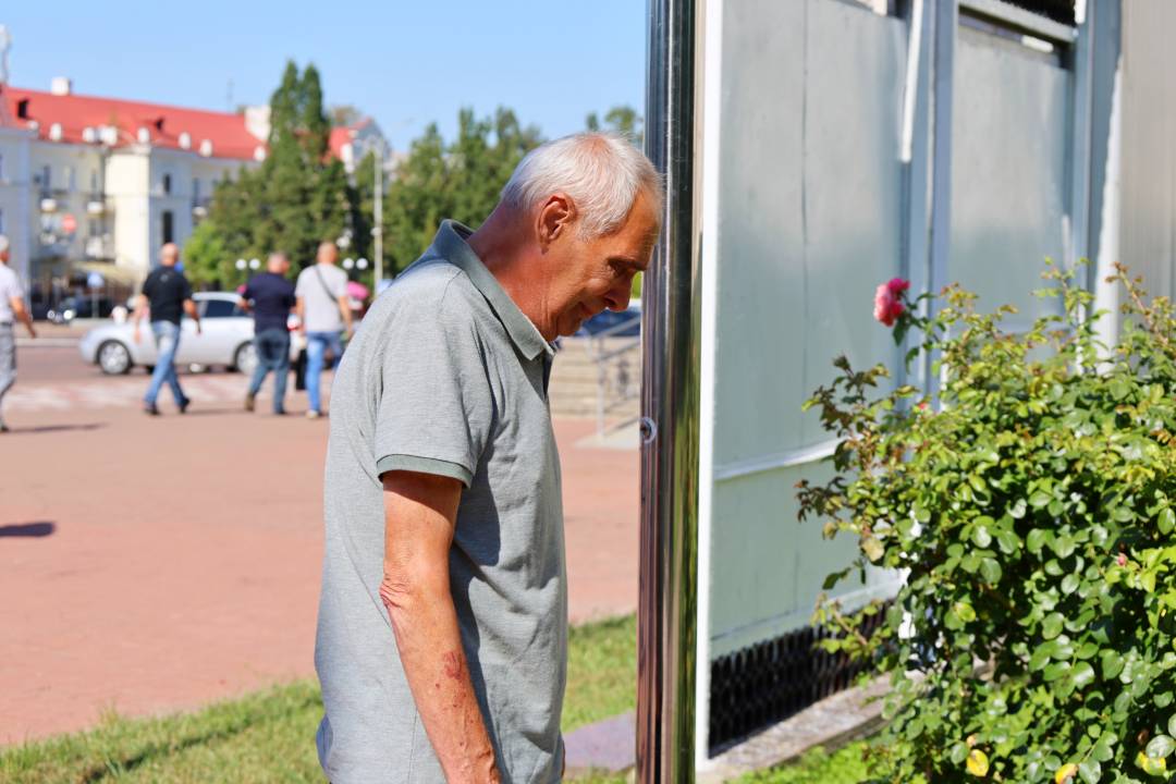 Перша річниця трагедії: в Чернігові вшанували пам'ять загиблих внаслідок ракетного удару рф 19 серпня