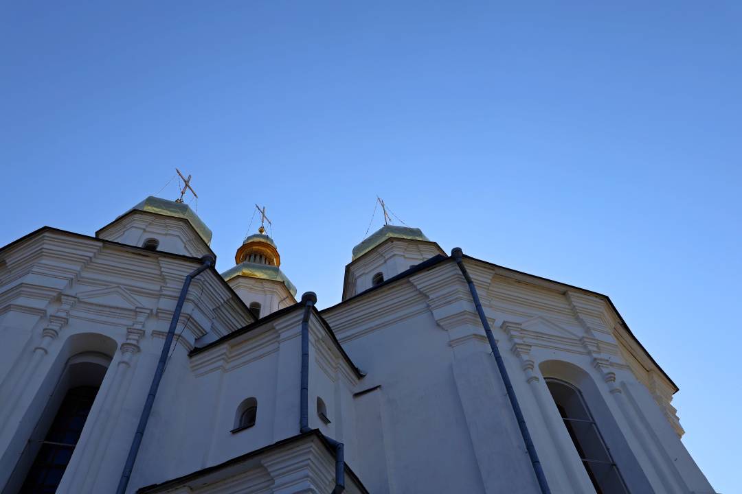 Перша річниця трагедії: в Чернігові вшанували пам'ять загиблих внаслідок ракетного удару рф 19 серпня