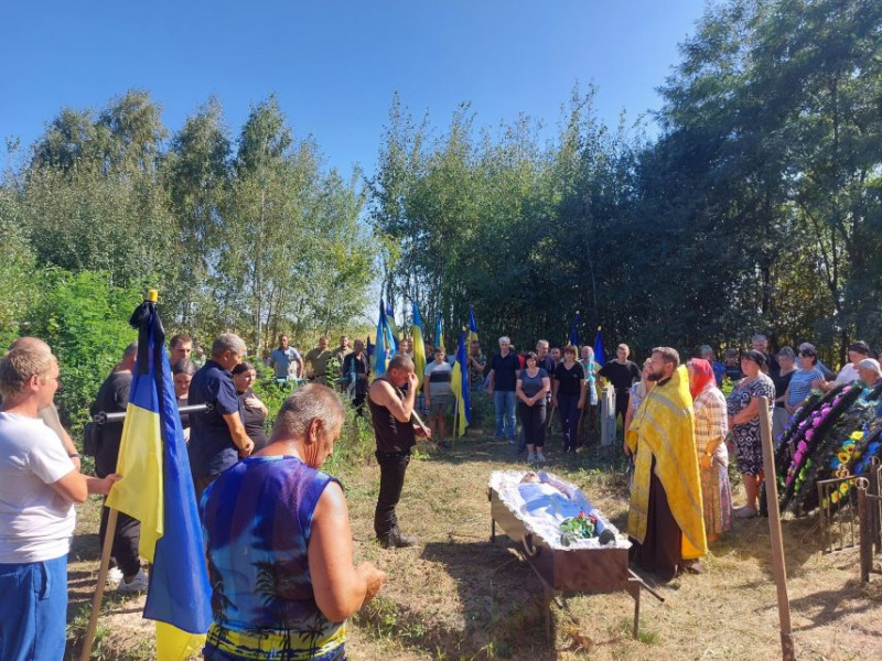 Трагічно загинув у День Незалежності: на Чернігівщині попрощалися з військовим