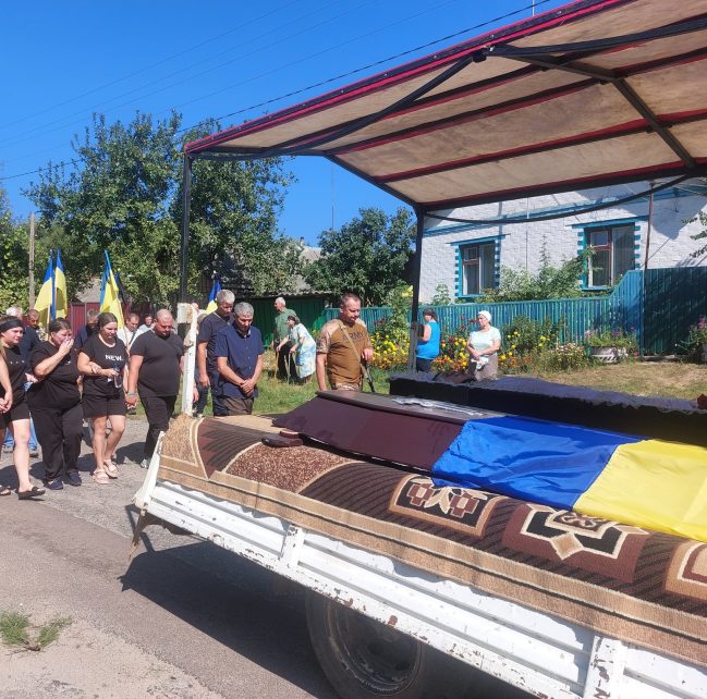 Трагічно загинув у День Незалежності: на Чернігівщині попрощалися з військовим