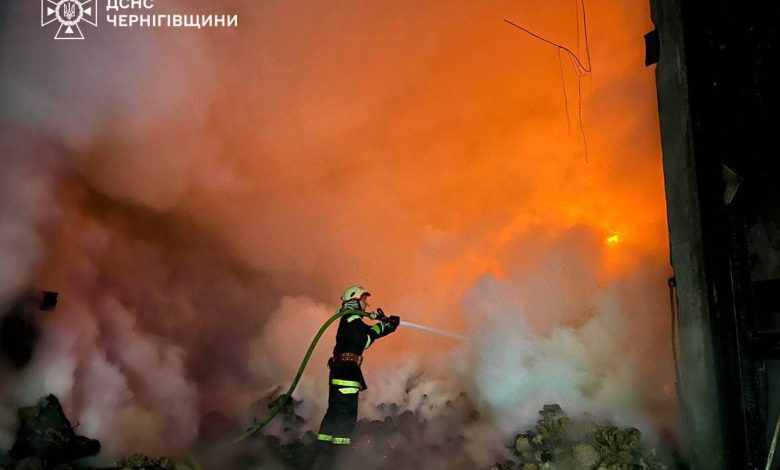 У Чернігові горіло приміщенні виробничо-складського призначення (Фото)