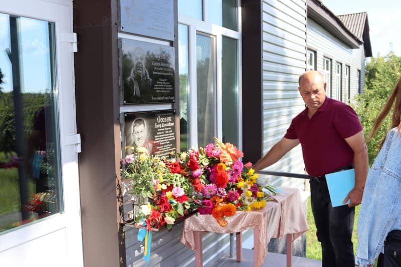У громаді на Чернігівщині встановили меморіальні дошки трьом загиблим воїнам-землякам