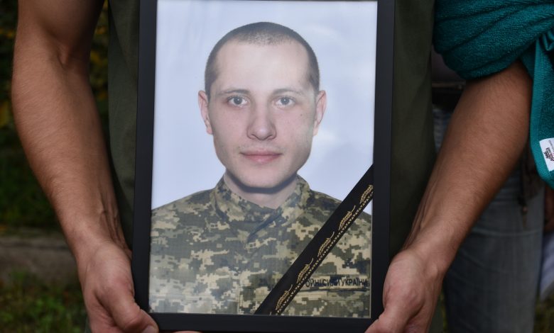 Загинув у першому бою: на Чернігівщині попрощалися із Захисником