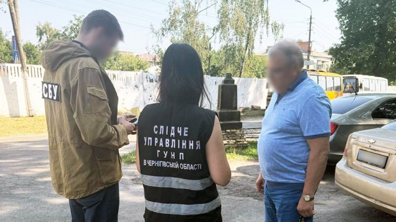 Збитки на 3 млн грн з деталей до пам'ятників: начальнику чернігівського "Спецкомбінату" оголосили про підозру