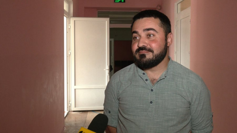 Як у Чернігові розпочала новий навчальний рік школа №19, де батьки учнів проти її перепрофілювання у гімназію