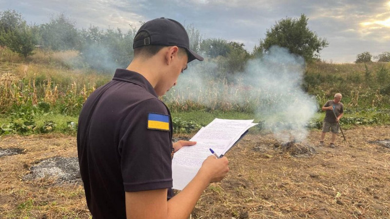 Понад 400 жителів Чернігівщини притягнули до відповідальності за випалювання сухої рослинності з початку 2024 року