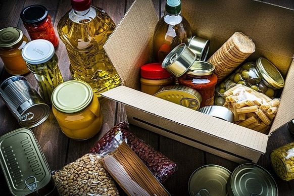 Чернігівці розповіли, чи роблять запаси продуктів, води та повербанків