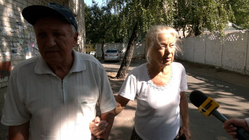 Визволяли людей з ліфтів, розгорнули пункти незламності: як у Чернігові минув день з відключенням світла після обстрілів