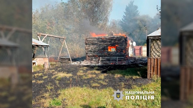 Знищено трактор та пошкоджені господарські будівлі: росіяни з дронів атакували прикордоння Чернігівщини